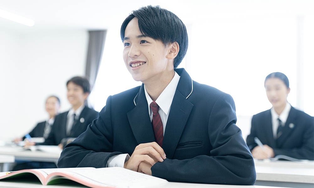 勉強する中学生